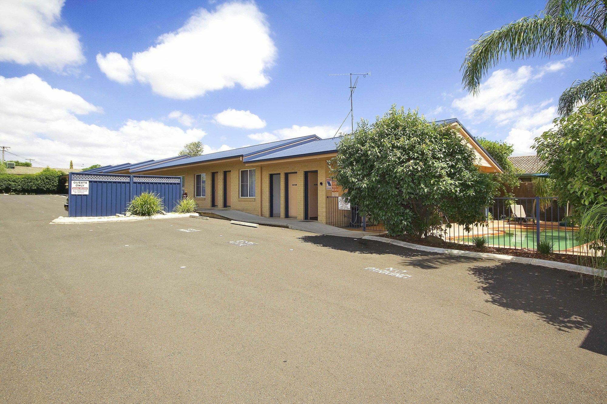 Edward Parry Motel And Apartments Tamworth Exterior foto